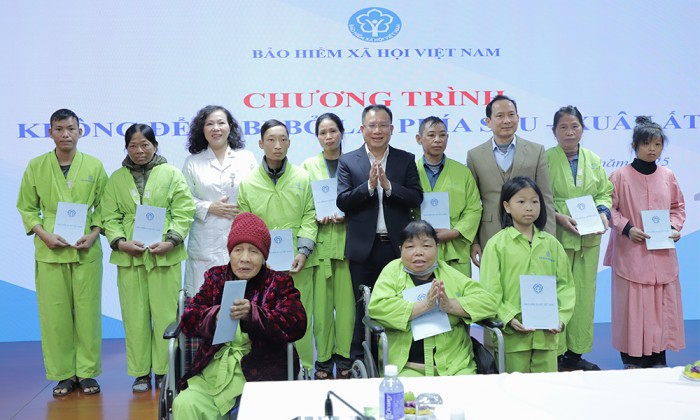BHXH Việt Nam phát động chương trình tặng thẻ BHYT cho người có hoàn cảnh khó khăn dịp Tết Xuân Bính Ngọ