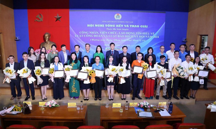 Trao giải Cuộc thi trực tuyến tìm hiểu Luật Công đoàn và Luật BHXH năm 2024
